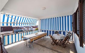 2 Bedroom Cozy Apartment In Zadar